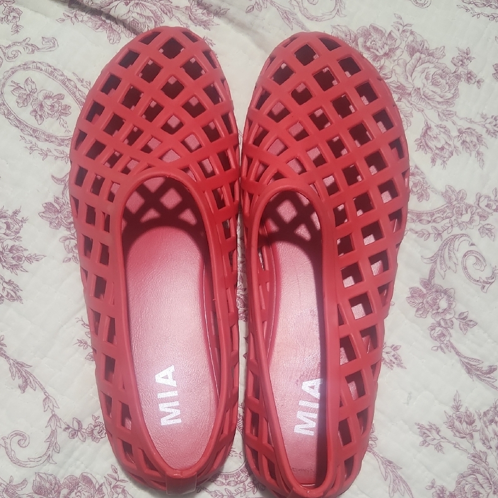 MIA Women's Red Cutout/Cage/ Fishnet Flats Shoes Size 9
